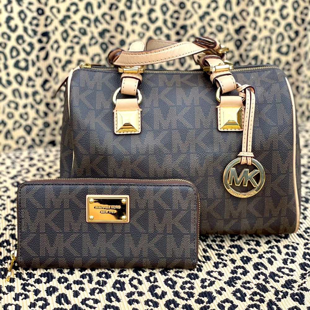 SET- Michael Kors bucket bag and wallet